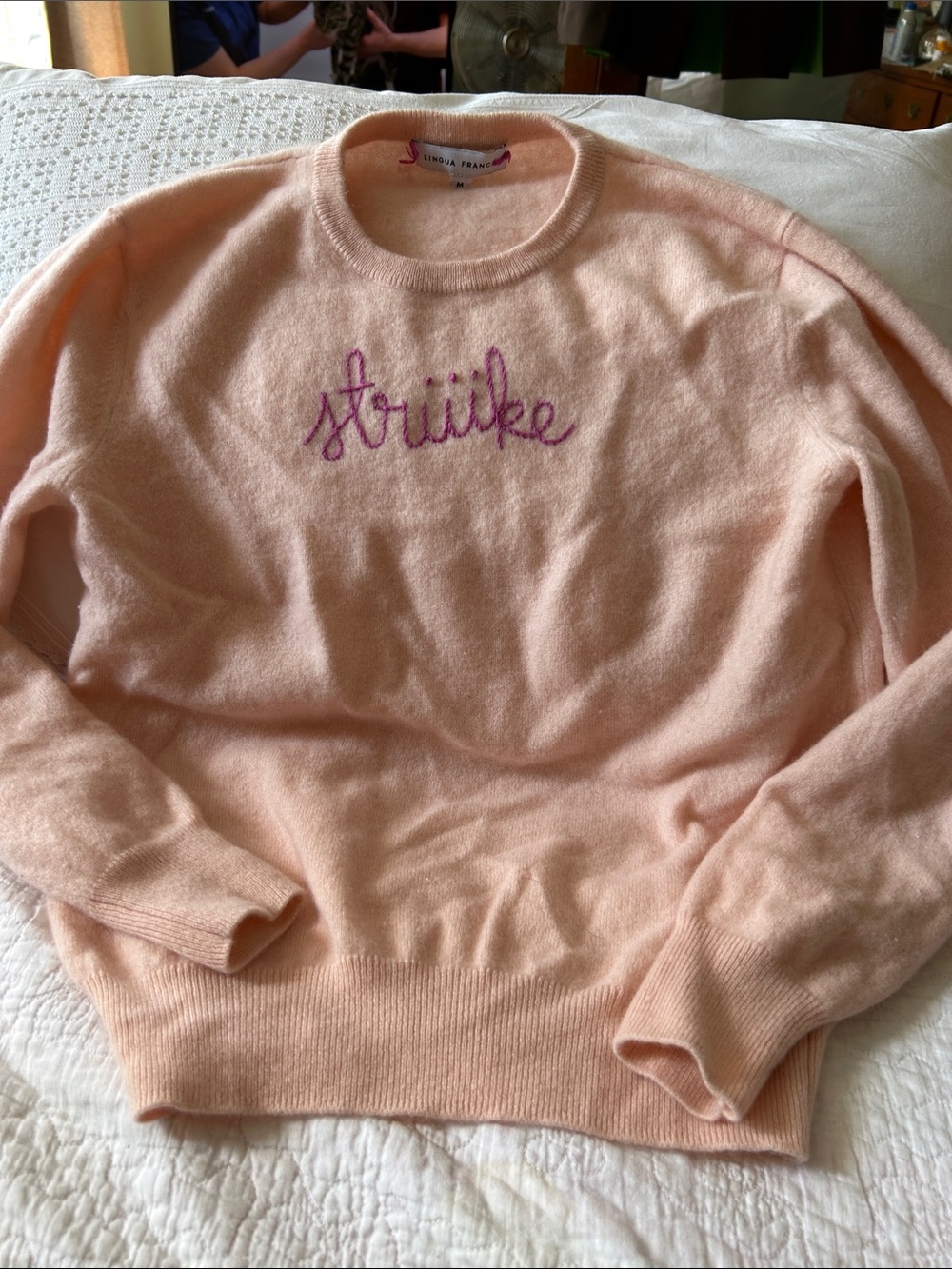 Lingua Francs Pink Cashmere Crewneck Sweater with Embroidered Script. SZ M